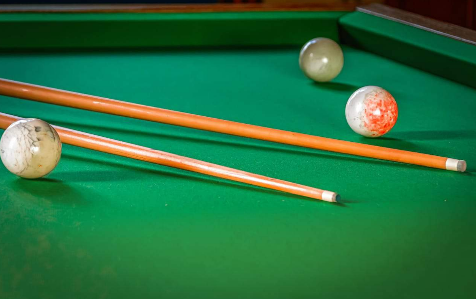 billiard cue